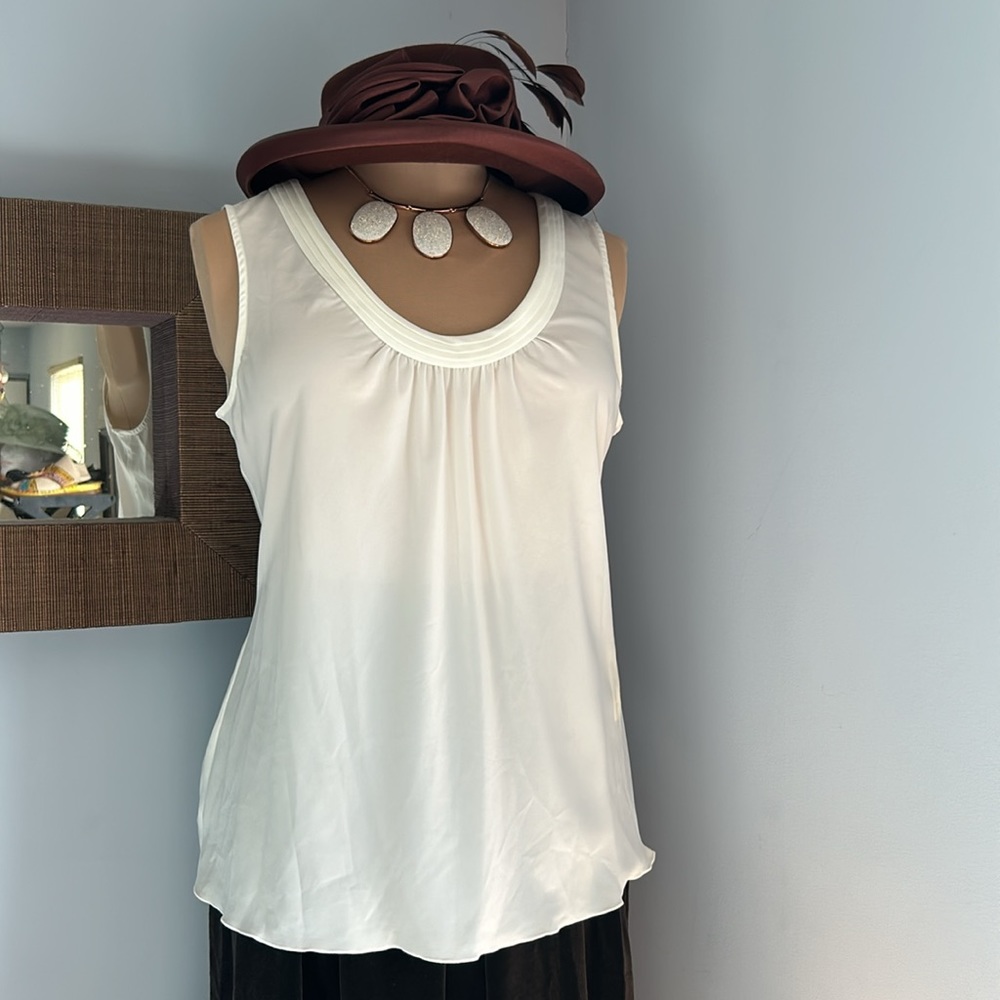 Spense sz L ivory cream colored sleeveless blouse very flowy feels like silk